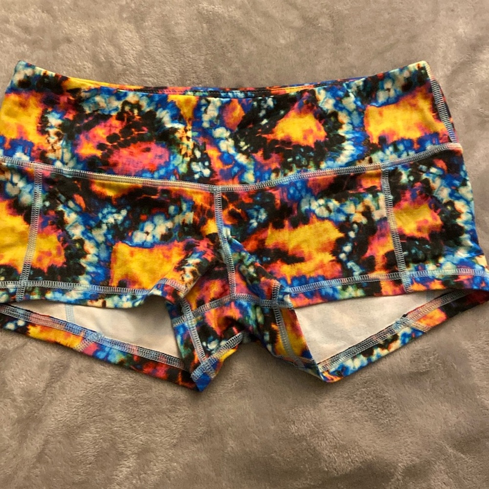 Fleo low rise contour 2.5” tie dye shorts